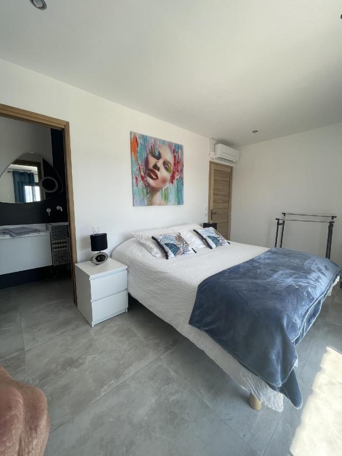 Les Pins Du Luberon Bed & Breakfast Coustellet Exterior photo